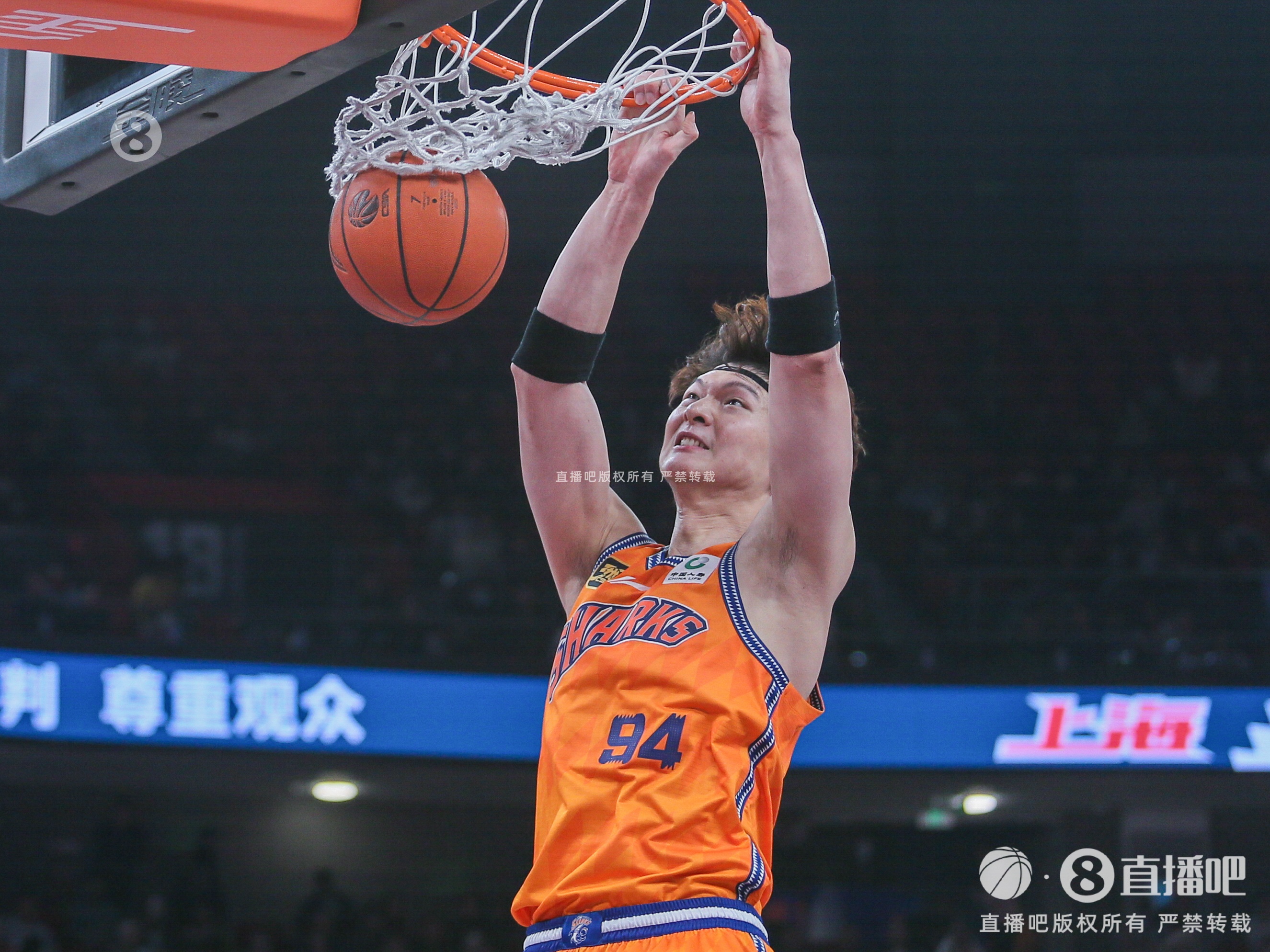 媒体人：如此高效的王哲林暌违久矣 青岛虽开局不利但也没放弃