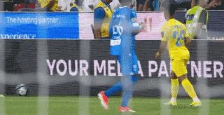 开云体育官网-C罗吃红牌，对裁判抬起拳头又放下，利雅得胜利出局