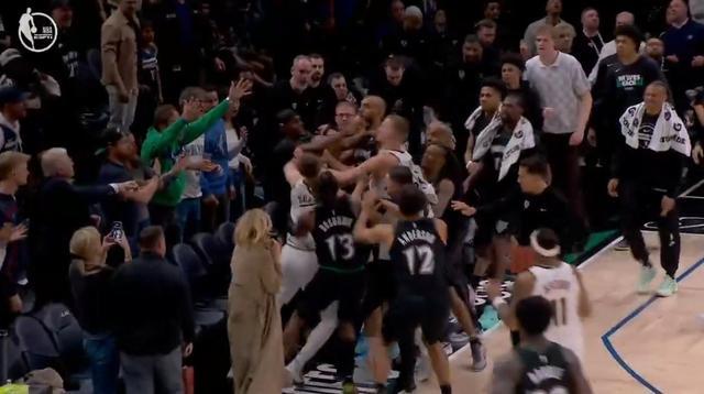 开云体育官网-NBA官方：约基奇因冲突被罚款5万美元，兰德尔被罚款3.5万